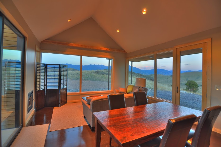 Erik's Ranch interior